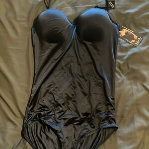 Shaping bodysuit